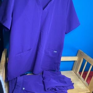 Figs Scrub women’s top sz L , Joger Sz M